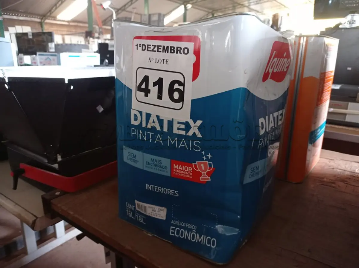 LOTE 416 - 01 LATA DE TINTA IQUINE DIATEX PINTA MAIS 18L FOSCO BASE “P”. (NO ESTADO) ATENÇÃO! FAZER A VISITAÇÃO ANTES DE ARREMATAR, NÃO SABEMOS SE FUNCIONA. LEILÃO NÃO TEM GARANTIA E NEM DEVOLUÇÃO, SUJEITO A POSSÍVEIS AVARIAS VISÍVEIS/OCULTAS E/OU AUSÊNCIA DE COMPONENTES.