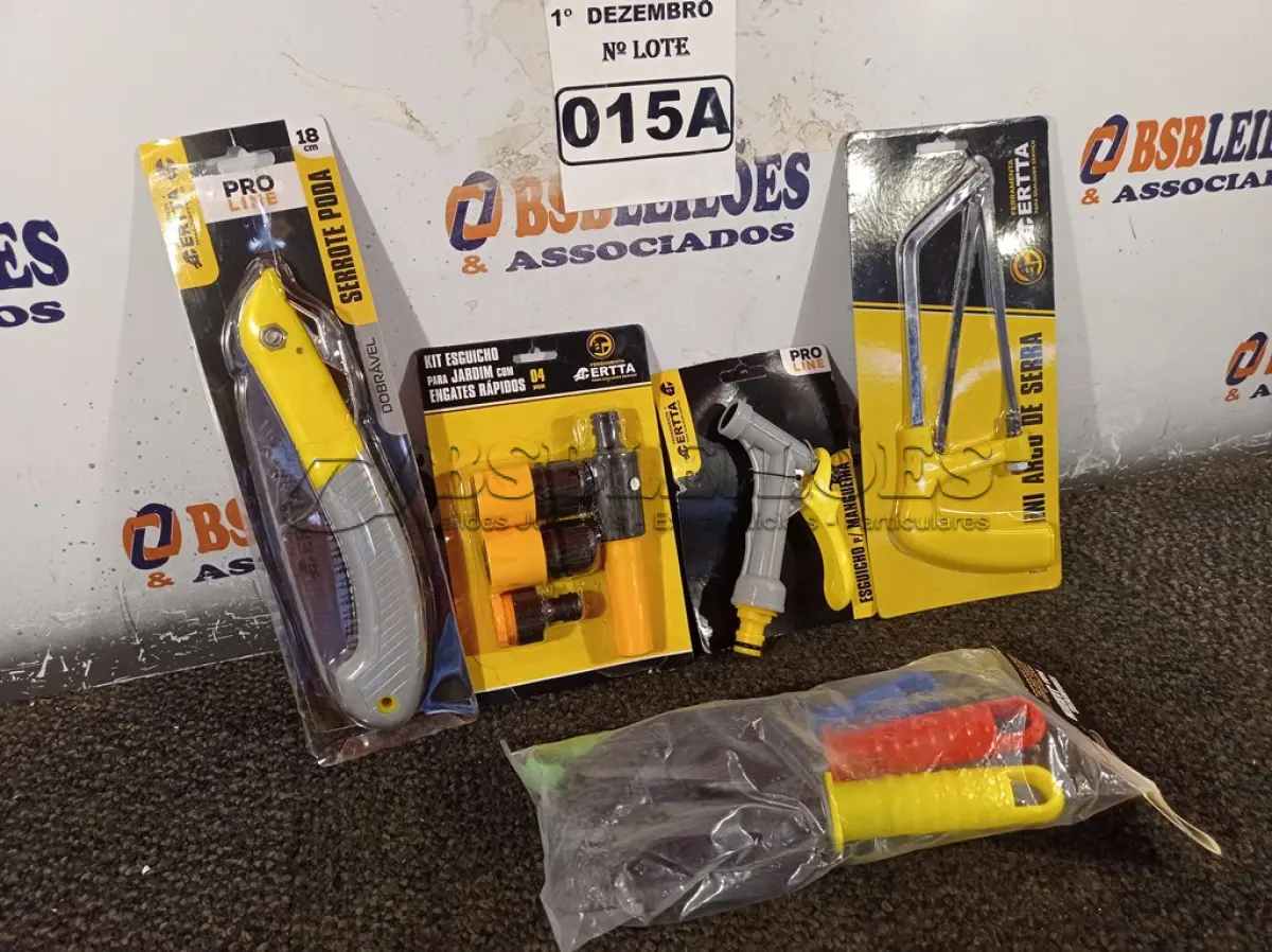 LOTE 015 - 01 KIT PARA JARDINAGEM. (NO ESTADO) ATENÇÃO! FAZER A VISITAÇÃO ANTES DE ARREMATAR, NÃO SABEMOS SE FUNCIONA. LEILÃO NÃO TEM GARANTIA E NEM DEVOLUÇÃO, SUJEITO A POSSÍVEIS AVARIAS VISÍVEIS/OCULTAS E/OU AUSÊNCIA DE COMPONENTES.