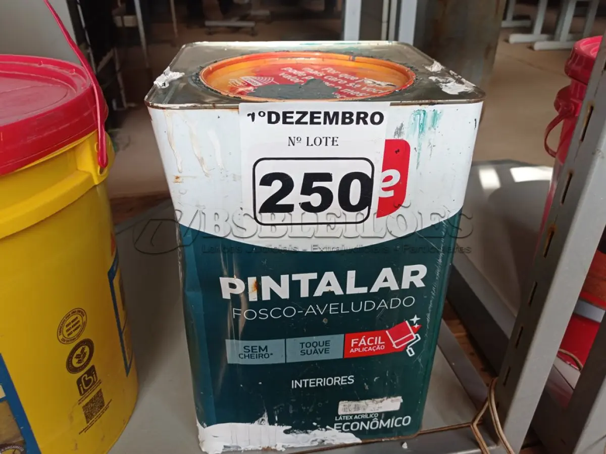 LOTE 250 - 01 LATA DE TINTA IQUINE PINTALAR FOSCO AVELUDADO 18L VERDE PISCINA. (NO ESTADO) ATENÇÃO! FAZER A VISITAÇÃO ANTES DE ARREMATAR, NÃO SABEMOS SE FUNCIONA. LEILÃO NÃO TEM GARANTIA E NEM DEVOLUÇÃO, SUJEITO A POSSÍVEIS AVARIAS VISÍVEIS/OCULTAS E/OU AUSÊNCIA DE COMPONENTES.