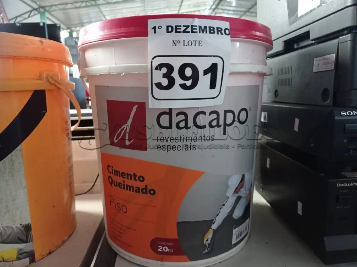 LOTE 391 - 01 BALDE DE CIMENTO QUEIMADO DACAPÓ 20KG. (NO ESTADO) ATENÇÃO! FAZER A VISITAÇÃO ANTES DE ARREMATAR, NÃO SABEMOS SE FUNCIONA. LEILÃO NÃO TEM GARANTIA E NEM DEVOLUÇÃO, SUJEITO A POSSÍVEIS AVARIAS VISÍVEIS/OCULTAS E/OU AUSÊNCIA DE COMPONENTES.
