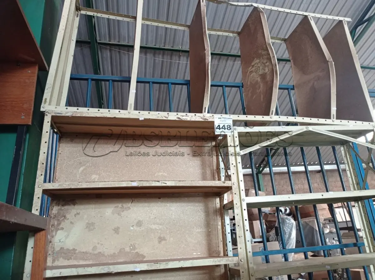 LOTE 448 - 03 ESTANTES DE FERRO. (NO ESTADO) ATENÇÃO! FAZER A VISITAÇÃO ANTES DE ARREMATAR, NÃO SABEMOS SE FUNCIONA. LEILÃO NÃO TEM GARANTIA E NEM DEVOLUÇÃO, SUJEITO A POSSÍVEIS AVARIAS VISÍVEIS/OCULTAS E/OU AUSÊNCIA DE COMPONENTES.