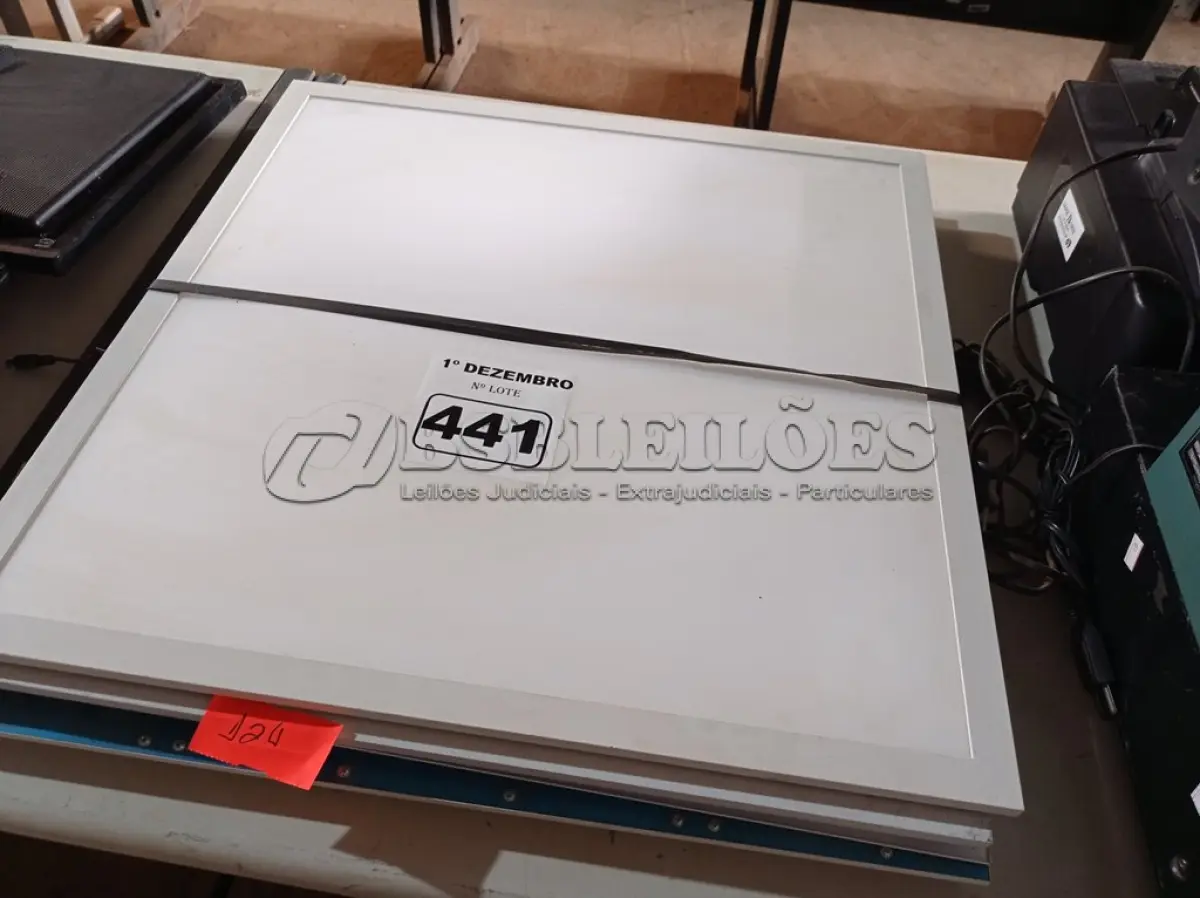LOTE 441 - 05 PAINÉIS DE LED. (NO ESTADO) ATENÇÃO! FAZER A VISITAÇÃO ANTES DE ARREMATAR, NÃO SABEMOS SE FUNCIONA. LEILÃO NÃO TEM GARANTIA E NEM DEVOLUÇÃO, SUJEITO A POSSÍVEIS AVARIAS VISÍVEIS/OCULTAS E/OU AUSÊNCIA DE COMPONENTES.