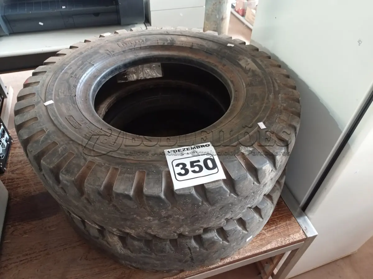LOTE 350 - 02 PNEUS PARA EMPILHADEIRA 7-50X15. (NO ESTADO) ATENÇÃO! FAZER A VISITAÇÃO ANTES DE ARREMATAR, NÃO SABEMOS SE FUNCIONA. LEILÃO NÃO TEM GARANTIA E NEM DEVOLUÇÃO, SUJEITO A POSSÍVEIS AVARIAS VISÍVEIS/OCULTAS E/OU AUSÊNCIA DE COMPONENTES.