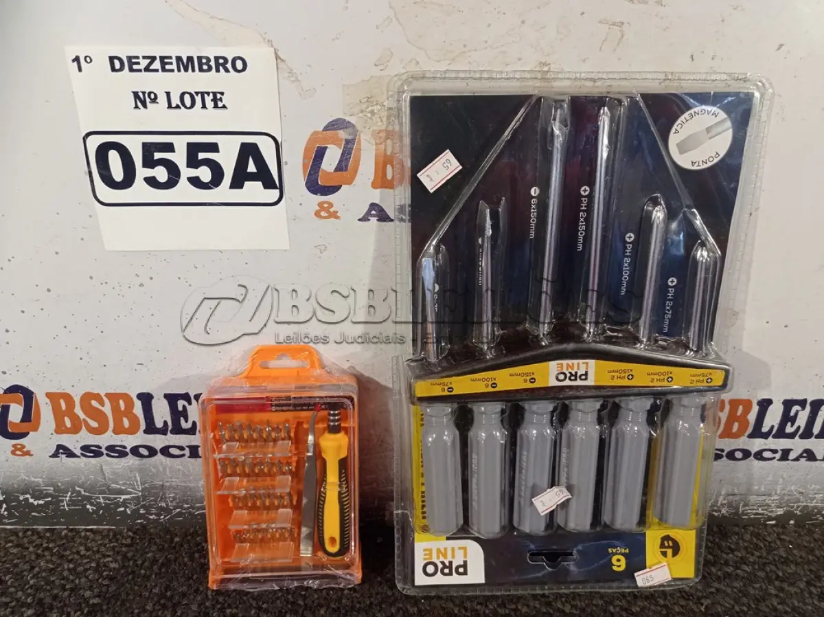 LOTE 055 - 01 KIT DE CHAVES FENDA/PHILIPS E 01 KIT DE CHAVES DE PRECISÃO. (NO ESTADO) ATENÇÃO! FAZER A VISITAÇÃO ANTES DE ARREMATAR, NÃO SABEMOS SE FUNCIONA. LEILÃO NÃO TEM GARANTIA E NEM DEVOLUÇÃO, SUJEITO A POSSÍVEIS AVARIAS VISÍVEIS/OCULTAS E/OU AUSÊNCIA DE COMPONENTES.