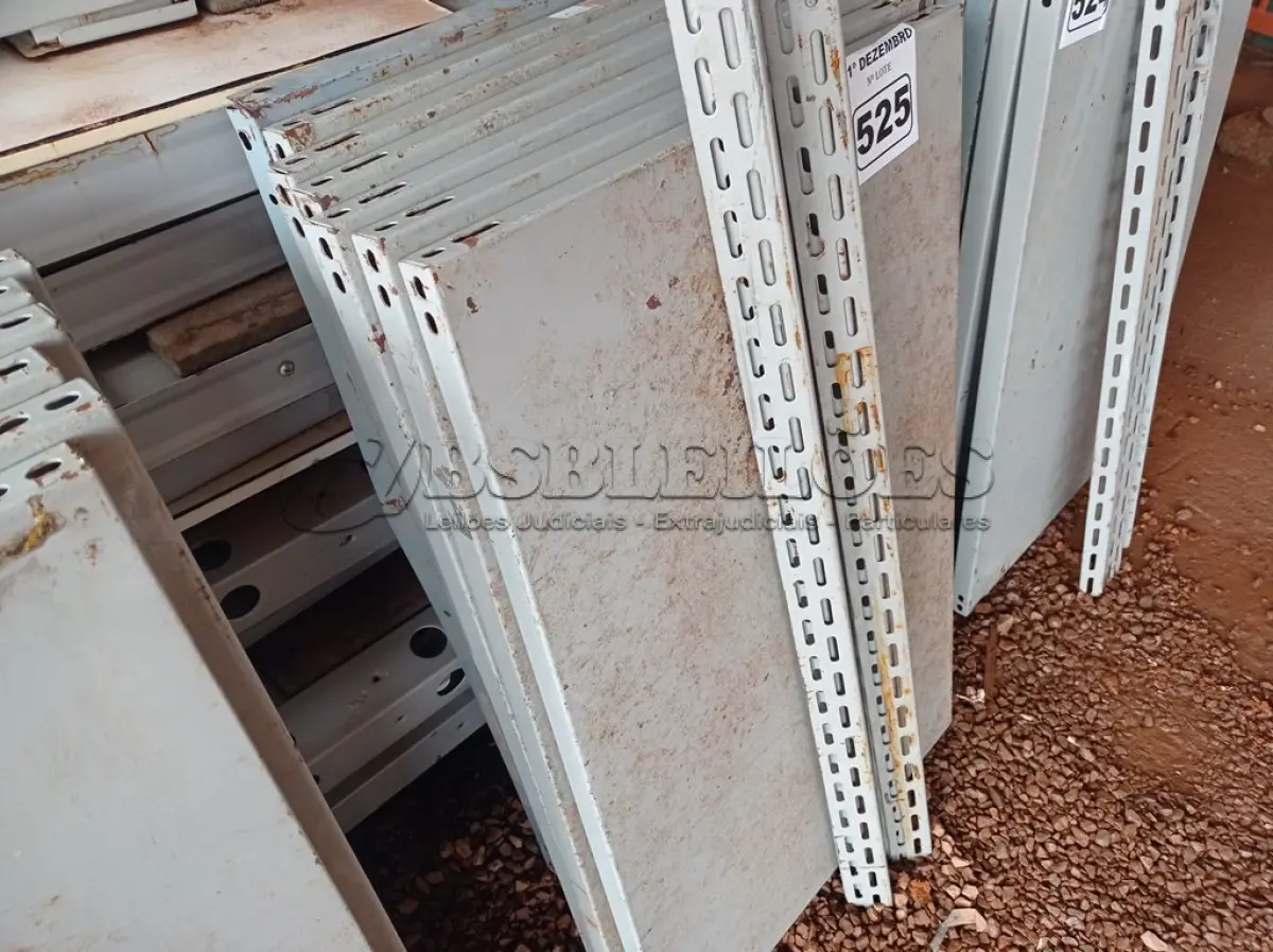 LOTE 525 - 01 ESTANTE DE AÇO COM 07 PRATELEIRAS. (NO ESTADO) ATENÇÃO! FAZER A VISITAÇÃO ANTES DE ARREMATAR, NÃO SABEMOS SE FUNCIONA. LEILÃO NÃO TEM GARANTIA E NEM DEVOLUÇÃO, SUJEITO A POSSÍVEIS AVARIAS VISÍVEIS/OCULTAS E/OU AUSÊNCIA DE COMPONENTES.