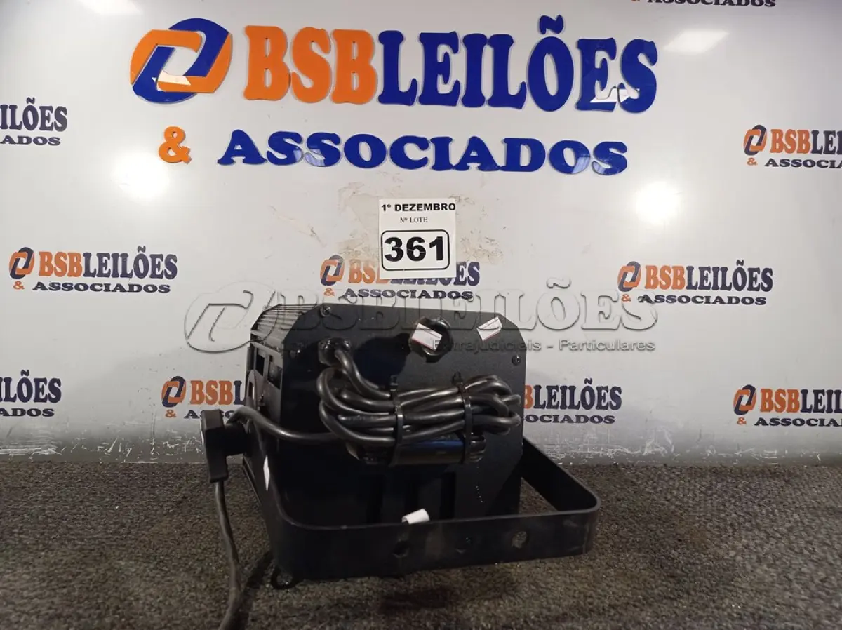 LOTE 361 - 01 LUMINÁRIA PARA ESTÚDIO LINE UP. (NO ESTADO) ATENÇÃO! FAZER A VISITAÇÃO ANTES DE ARREMATAR, NÃO SABEMOS SE FUNCIONA. LEILÃO NÃO TEM GARANTIA E NEM DEVOLUÇÃO, SUJEITO A POSSÍVEIS AVARIAS VISÍVEIS/OCULTAS E/OU AUSÊNCIA DE COMPONENTES.