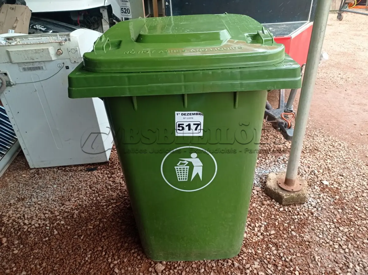 LOTE 517 - 01 CONTAINER HDPE EM-840 360L. (NO ESTADO) ATENÇÃO! FAZER A VISITAÇÃO ANTES DE ARREMATAR, NÃO SABEMOS SE FUNCIONA. LEILÃO NÃO TEM GARANTIA E NEM DEVOLUÇÃO, SUJEITO A POSSÍVEIS AVARIAS VISÍVEIS/OCULTAS E/OU AUSÊNCIA DE COMPONENTES.