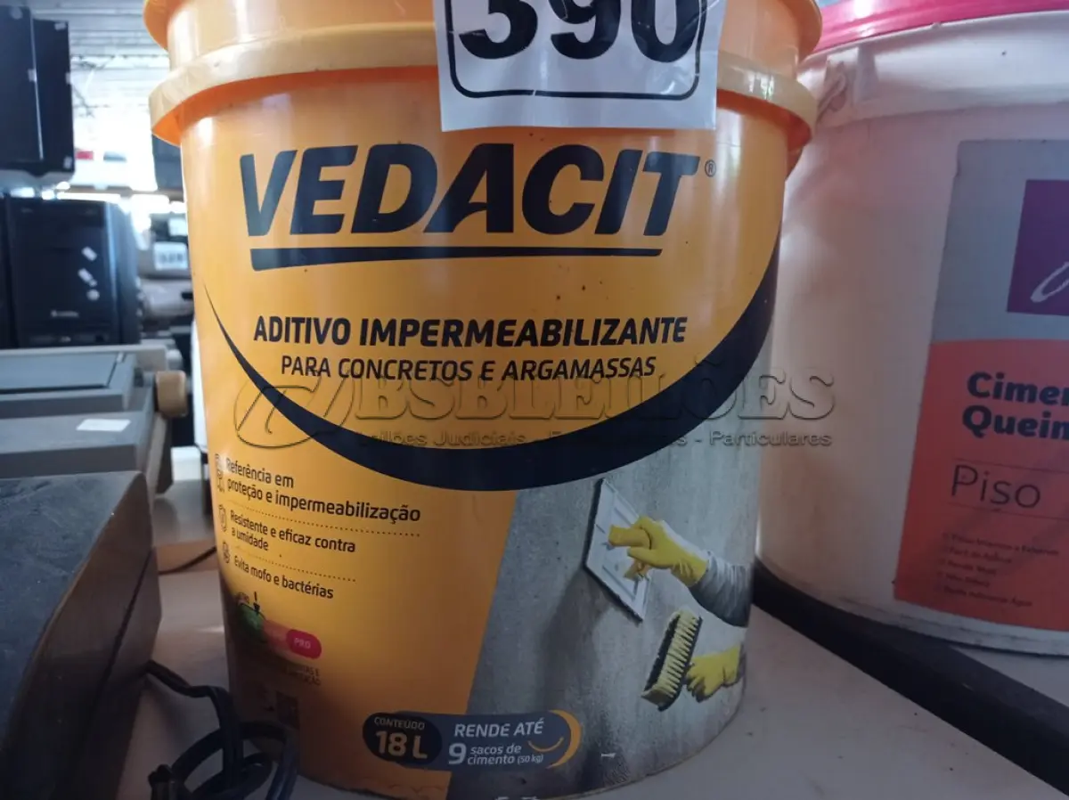 LOTE 390 - 01 BALDE DE VEDACIT, ADITIVO IMPERMEABILIZANTE PARA CONCRETOS E ARGAMASSAS. (NO ESTADO) ATENÇÃO! FAZER A VISITAÇÃO ANTES DE ARREMATAR, NÃO SABEMOS SE FUNCIONA. LEILÃO NÃO TEM GARANTIA E NEM DEVOLUÇÃO, SUJEITO A POSSÍVEIS AVARIAS VISÍVEIS/OCULTAS E/OU AUSÊNCIA DE COMPONENTES.