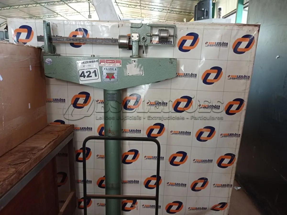 LOTE 421 - 01 BALANÇA MARCA FILIZOLA CAPACIDADE 200KG. (NO ESTADO) ATENÇÃO! FAZER A VISITAÇÃO ANTES DE ARREMATAR, NÃO SABEMOS SE FUNCIONA. LEILÃO NÃO TEM GARANTIA E NEM DEVOLUÇÃO, SUJEITO A POSSÍVEIS AVARIAS VISÍVEIS/OCULTAS E/OU AUSÊNCIA DE COMPONENTES.