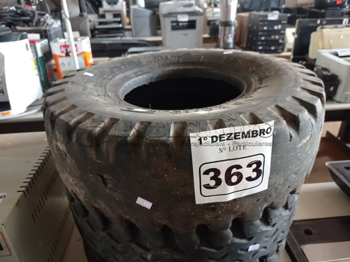 LOTE 363 - 03 PNEUS PARA EMPILHADEIRA 6-50X10. (NO ESTADO) ATENÇÃO! FAZER A VISITAÇÃO ANTES DE ARREMATAR, NÃO SABEMOS SE FUNCIONA. LEILÃO NÃO TEM GARANTIA E NEM DEVOLUÇÃO, SUJEITO A POSSÍVEIS AVARIAS VISÍVEIS/OCULTAS E/OU AUSÊNCIA DE COMPONENTES.
