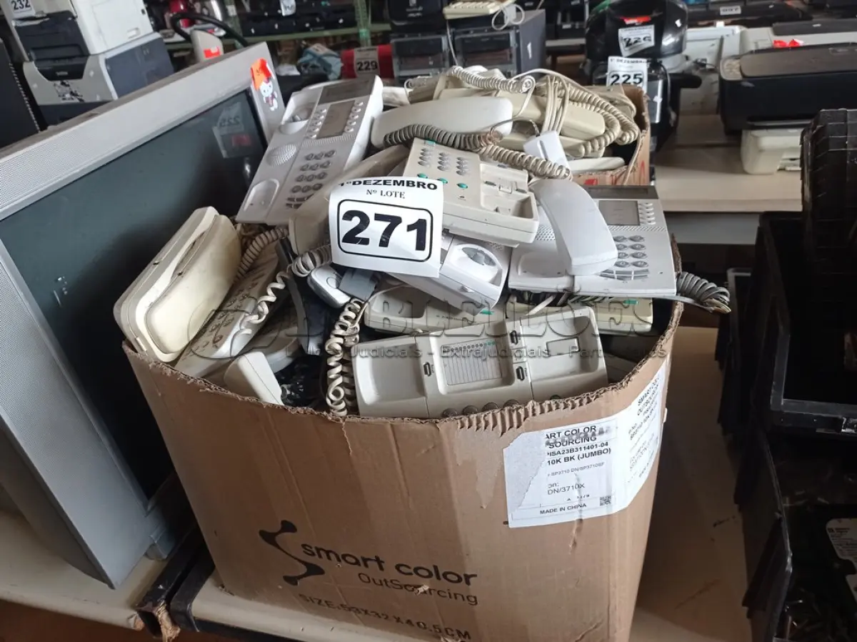 LOTE 271 - 01 LOTE COM VÁRIOS APARELHOS DE TELEFONE MARCAS E MODELOS DIVERSOS. (NO ESTADO) ATENÇÃO! FAZER A VISITAÇÃO ANTES DE ARREMATAR, NÃO SABEMOS SE FUNCIONA. LEILÃO NÃO TEM GARANTIA E NEM DEVOLUÇÃO, SUJEITO A POSSÍVEIS AVARIAS VISÍVEIS/OCULTAS E/OU AUSÊNCIA DE COMPONENTES.