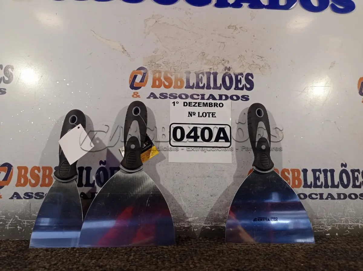 LOTE 040 - 03 ESPÁTULAS. (NO ESTADO) ATENÇÃO! FAZER A VISITAÇÃO ANTES DE ARREMATAR, NÃO SABEMOS SE FUNCIONA. LEILÃO NÃO TEM GARANTIA E NEM DEVOLUÇÃO, SUJEITO A POSSÍVEIS AVARIAS VISÍVEIS/OCULTAS E/OU AUSÊNCIA DE COMPONENTES.