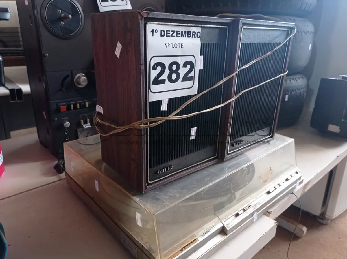 LOTE 282 - 01 TOCA DISCOS GRADIENTE. (NO ESTADO) ATENÇÃO! FAZER A VISITAÇÃO ANTES DE ARREMATAR, NÃO SABEMOS SE FUNCIONA. LEILÃO NÃO TEM GARANTIA E NEM DEVOLUÇÃO, SUJEITO A POSSÍVEIS AVARIAS VISÍVEIS/OCULTAS E/OU AUSÊNCIA DE COMPONENTES.