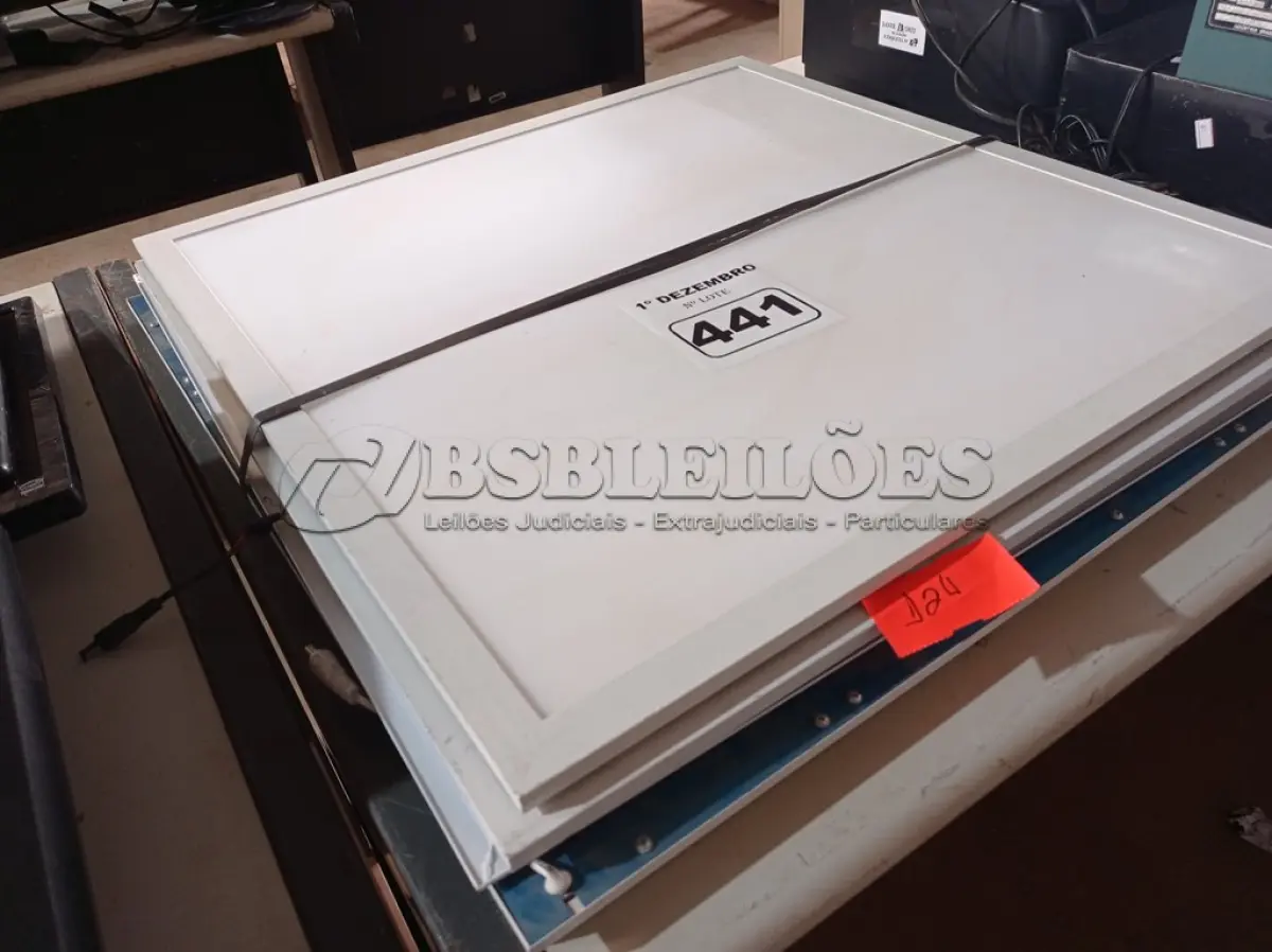 LOTE 441 - 05 PAINÉIS DE LED. (NO ESTADO) ATENÇÃO! FAZER A VISITAÇÃO ANTES DE ARREMATAR, NÃO SABEMOS SE FUNCIONA. LEILÃO NÃO TEM GARANTIA E NEM DEVOLUÇÃO, SUJEITO A POSSÍVEIS AVARIAS VISÍVEIS/OCULTAS E/OU AUSÊNCIA DE COMPONENTES.