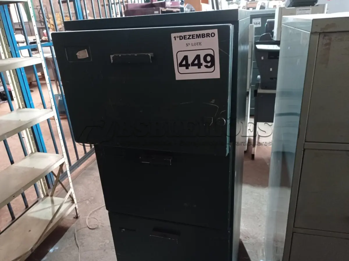 LOTE 449 - 01 ARQUIVO DE AÇO COM 04 GAVETAS. (NO ESTADO) ATENÇÃO! FAZER A VISITAÇÃO ANTES DE ARREMATAR, NÃO SABEMOS SE FUNCIONA. LEILÃO NÃO TEM GARANTIA E NEM DEVOLUÇÃO, SUJEITO A POSSÍVEIS AVARIAS VISÍVEIS/OCULTAS E/OU AUSÊNCIA DE COMPONENTES.