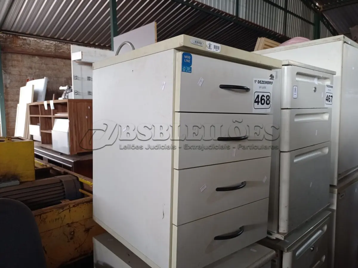 LOTE 468 - 02 GAVETEIROS SENDO 01 COM 04 E OUTRO COM 03 GAVETAS. (NO ESTADO) ATENÇÃO! FAZER A VISITAÇÃO ANTES DE ARREMATAR, NÃO SABEMOS SE FUNCIONA. LEILÃO NÃO TEM GARANTIA E NEM DEVOLUÇÃO, SUJEITO A POSSÍVEIS AVARIAS VISÍVEIS/OCULTAS E/OU AUSÊNCIA DE COMPONENTES.