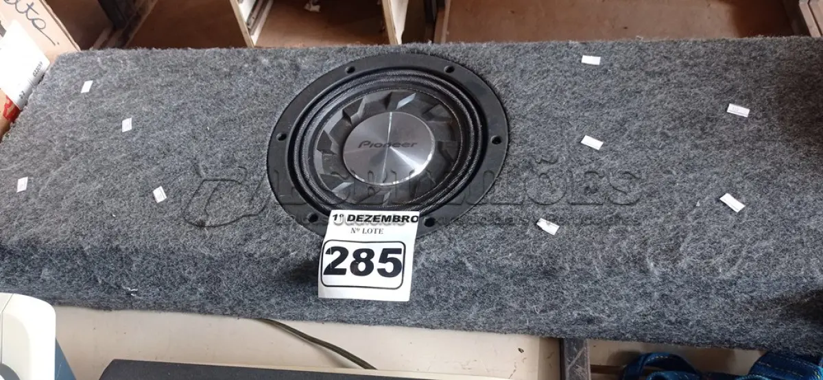 LOTE 285 - 01 CAIXA DE GRAVE. (NO ESTADO) ATENÇÃO! FAZER A VISITAÇÃO ANTES DE ARREMATAR, NÃO SABEMOS SE FUNCIONA. LEILÃO NÃO TEM GARANTIA E NEM DEVOLUÇÃO, SUJEITO A POSSÍVEIS AVARIAS VISÍVEIS/OCULTAS E/OU AUSÊNCIA DE COMPONENTES.