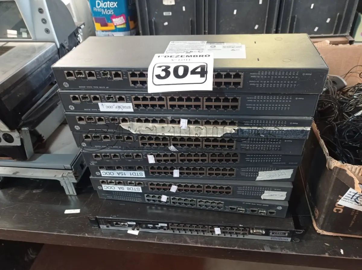 LOTE 304 - 09 SWITCHES MARCAS E MODELOS DIVERSOS. (NO ESTADO) ATENÇÃO! FAZER A VISITAÇÃO ANTES DE ARREMATAR, NÃO SABEMOS SE FUNCIONA. LEILÃO NÃO TEM GARANTIA E NEM DEVOLUÇÃO, SUJEITO A POSSÍVEIS AVARIAS VISÍVEIS/OCULTAS E/OU AUSÊNCIA DE COMPONENTES.