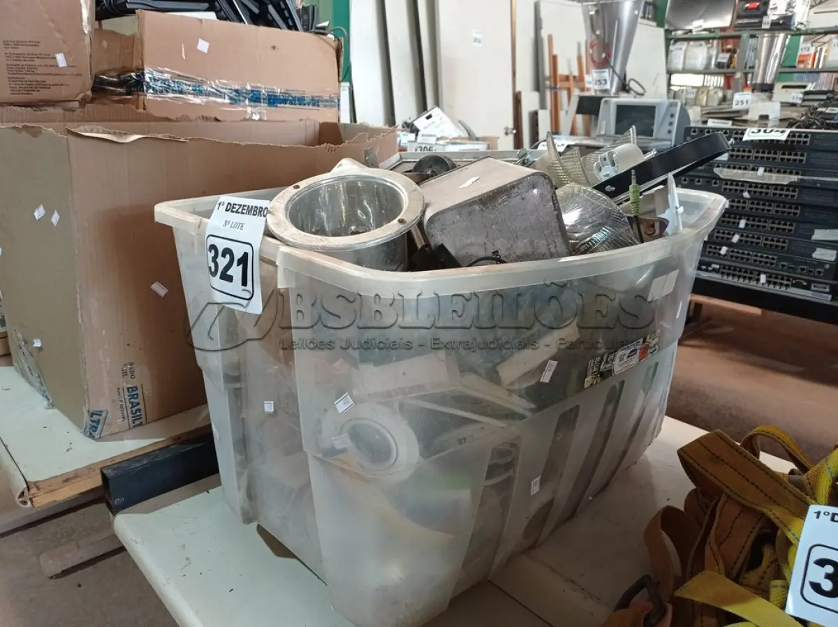 LOTE 321 - 01 LOTE COM MATERIAIS DIVERSOS. (NO ESTADO) ATENÇÃO! FAZER A VISITAÇÃO ANTES DE ARREMATAR, NÃO SABEMOS SE FUNCIONA. LEILÃO NÃO TEM GARANTIA E NEM DEVOLUÇÃO, SUJEITO A POSSÍVEIS AVARIAS VISÍVEIS/OCULTAS E/OU AUSÊNCIA DE COMPONENTES.
