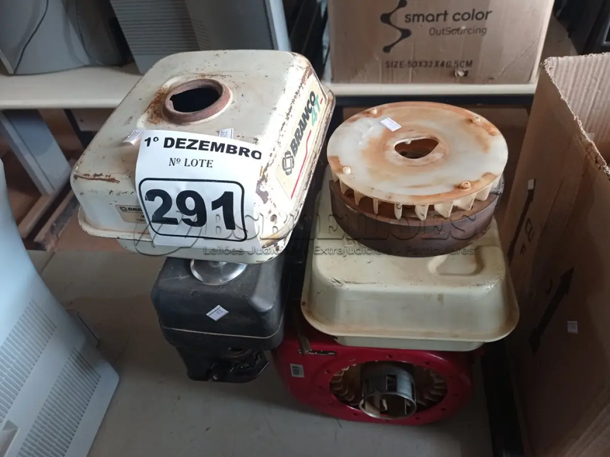 LOTE 291 - 01 MOTOR ESTACIONÁRIO. (NO ESTADO) ATENÇÃO! FAZER A VISITAÇÃO ANTES DE ARREMATAR, NÃO SABEMOS SE FUNCIONA. LEILÃO NÃO TEM GARANTIA E NEM DEVOLUÇÃO, SUJEITO A POSSÍVEIS AVARIAS VISÍVEIS/OCULTAS E/OU AUSÊNCIA DE COMPONENTES.