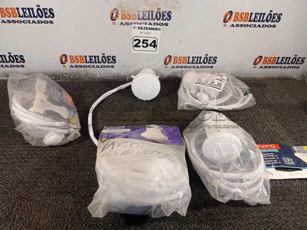 LOTE 254 - 05 CHUVEIROS MARCAS E MODELOS DIVERSOS. (NO ESTADO) ATENÇÃO! FAZER A VISITAÇÃO ANTES DE ARREMATAR, NÃO SABEMOS SE FUNCIONA. LEILÃO NÃO TEM GARANTIA E NEM DEVOLUÇÃO, SUJEITO A POSSÍVEIS AVARIAS VISÍVEIS/OCULTAS E/OU AUSÊNCIA DE COMPONENTES.