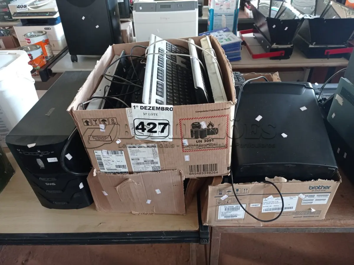 LOTE 427 - 01 FRAGMENTADORA DE PAPEL E 01 NOBREAK SMS 3000VA E VÁRIOS TECLADOS PARA PC MARCAS E MODELOS DIVERSOS. (NO ESTADO) ATENÇÃO! FAZER A VISITAÇÃO ANTES DE ARREMATAR, NÃO SABEMOS SE FUNCIONA. LEILÃO NÃO TEM GARANTIA E NEM DEVOLUÇÃO, SUJEITO A POSSÍVEIS AVARIAS VISÍVEIS/OCULTAS E/OU AUSÊNCIA DE COMPONENTES.
