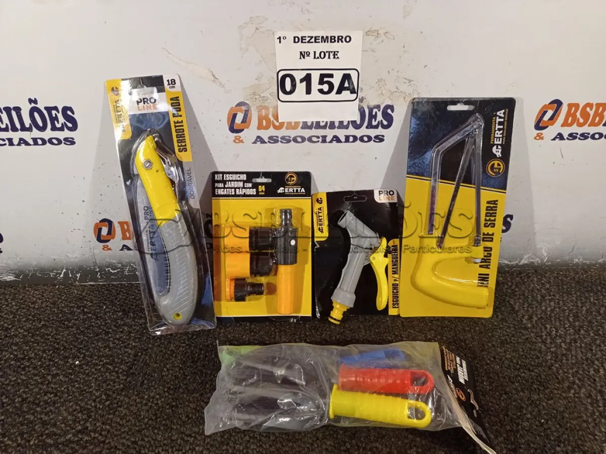 LOTE 015 - 01 KIT PARA JARDINAGEM. (NO ESTADO) ATENÇÃO! FAZER A VISITAÇÃO ANTES DE ARREMATAR, NÃO SABEMOS SE FUNCIONA. LEILÃO NÃO TEM GARANTIA E NEM DEVOLUÇÃO, SUJEITO A POSSÍVEIS AVARIAS VISÍVEIS/OCULTAS E/OU AUSÊNCIA DE COMPONENTES.