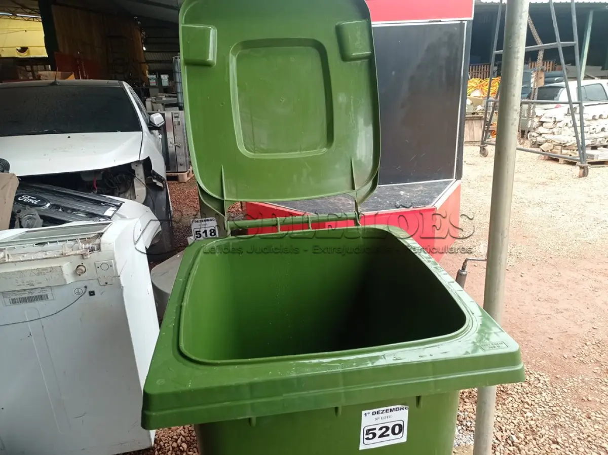 LOTE 520 - 01 CONTAINER HDPE EM-840 360L. (NO ESTADO) ATENÇÃO! FAZER A VISITAÇÃO ANTES DE ARREMATAR, NÃO SABEMOS SE FUNCIONA. LEILÃO NÃO TEM GARANTIA E NEM DEVOLUÇÃO, SUJEITO A POSSÍVEIS AVARIAS VISÍVEIS/OCULTAS E/OU AUSÊNCIA DE COMPONENTES.
