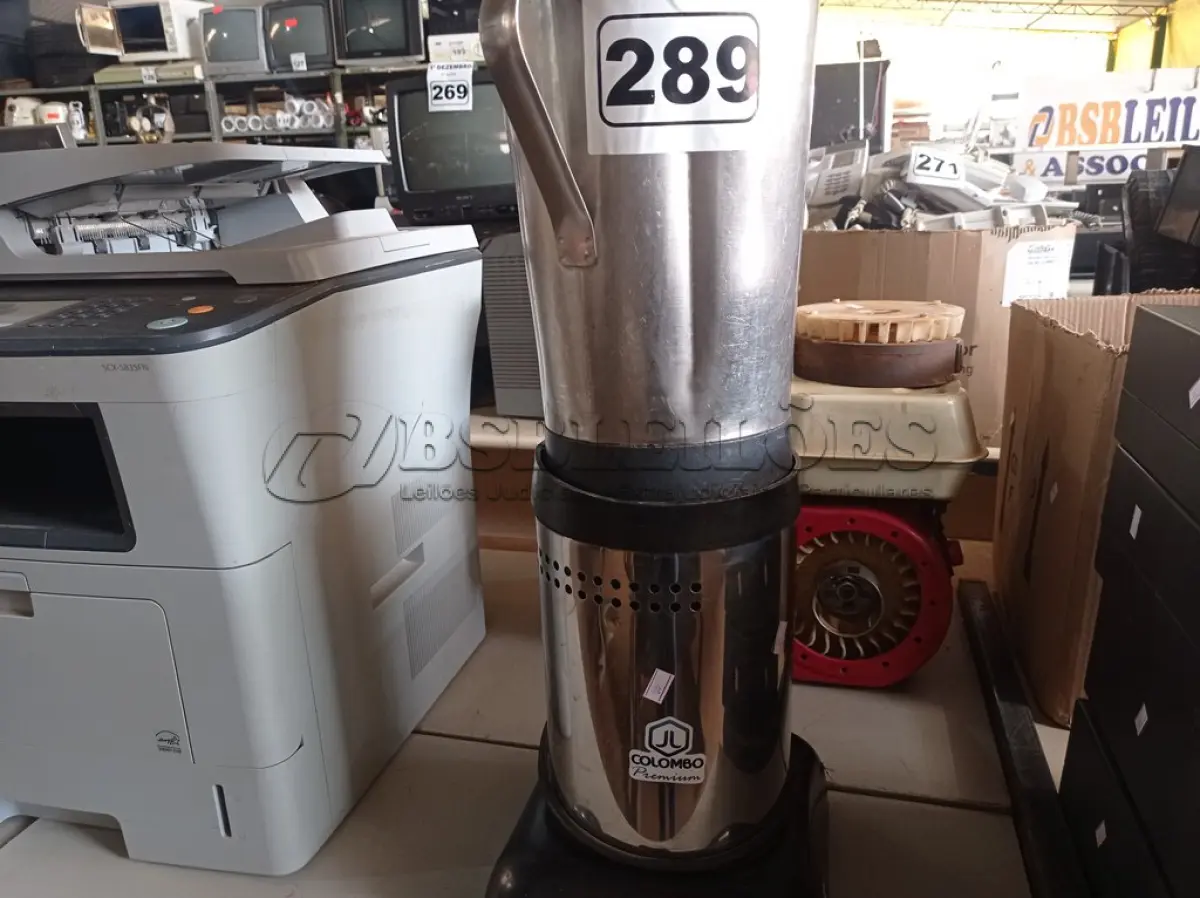 LOTE 289 - 01 LIQUIDIFICADOR INDUSTRIAL MARCA COLOMBO. (NO ESTADO) ATENÇÃO! FAZER A VISITAÇÃO ANTES DE ARREMATAR, NÃO SABEMOS SE FUNCIONA. LEILÃO NÃO TEM GARANTIA E NEM DEVOLUÇÃO, SUJEITO A POSSÍVEIS AVARIAS VISÍVEIS/OCULTAS E/OU AUSÊNCIA DE COMPONENTES.