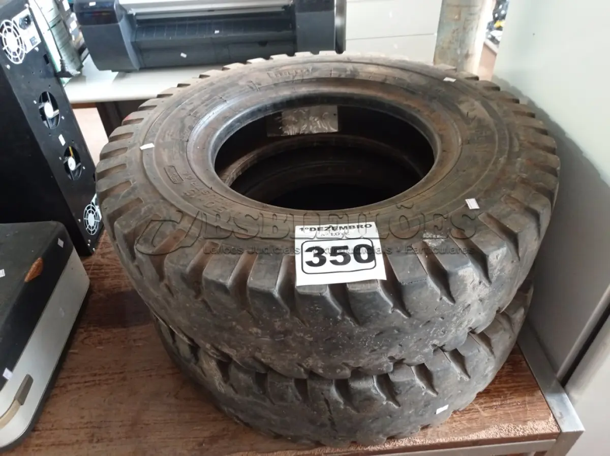 LOTE 350 - 02 PNEUS PARA EMPILHADEIRA 7-50X15. (NO ESTADO) ATENÇÃO! FAZER A VISITAÇÃO ANTES DE ARREMATAR, NÃO SABEMOS SE FUNCIONA. LEILÃO NÃO TEM GARANTIA E NEM DEVOLUÇÃO, SUJEITO A POSSÍVEIS AVARIAS VISÍVEIS/OCULTAS E/OU AUSÊNCIA DE COMPONENTES.