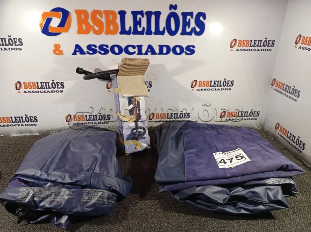 LOTE 475 - 02 COLCHÕES INFLÁVEIS DE SOLTEIRO E 01 BOMBA. (NO ESTADO) ATENÇÃO! FAZER A VISITAÇÃO ANTES DE ARREMATAR, NÃO SABEMOS SE FUNCIONA. LEILÃO NÃO TEM GARANTIA E NEM DEVOLUÇÃO, SUJEITO A POSSÍVEIS AVARIAS VISÍVEIS/OCULTAS E/OU AUSÊNCIA DE COMPONENTES.