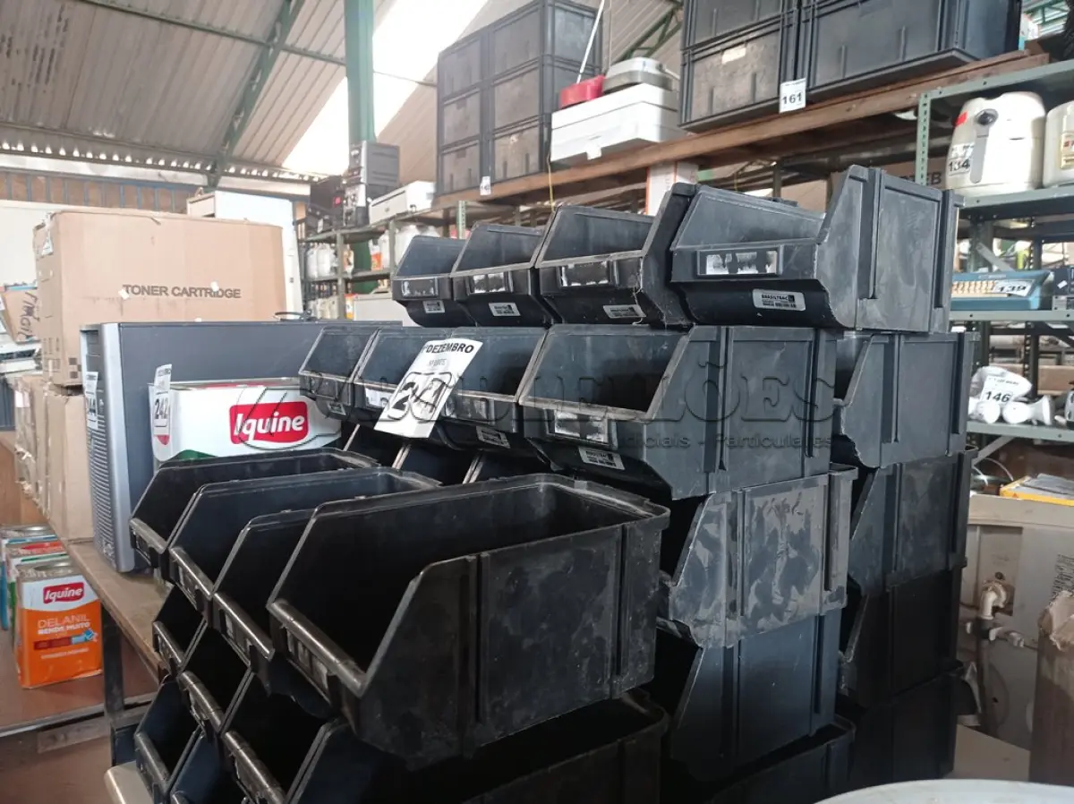 LOTE 241 - 01 LOTE COM VÁRIAS CAÇAMBAS ORGANIZADORAS. (NO ESTADO) ATENÇÃO! FAZER A VISITAÇÃO ANTES DE ARREMATAR, NÃO SABEMOS SE FUNCIONA. LEILÃO NÃO TEM GARANTIA E NEM DEVOLUÇÃO, SUJEITO A POSSÍVEIS AVARIAS VISÍVEIS/OCULTAS E/OU AUSÊNCIA DE COMPONENTES.