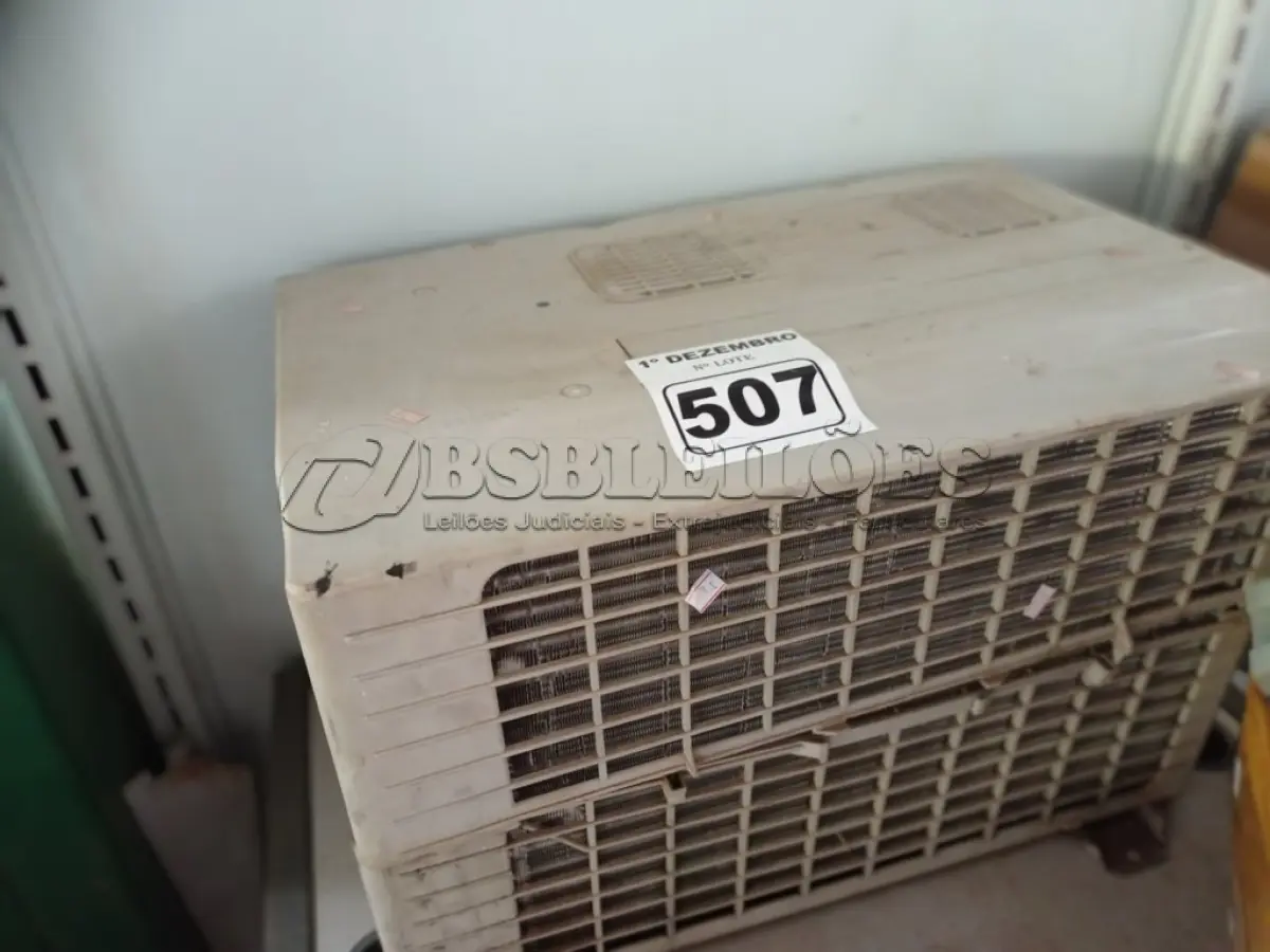 LOTE 507 - 01 CONDENSADORA COM AVARIAS. (NO ESTADO) ATENÇÃO! FAZER A VISITAÇÃO ANTES DE ARREMATAR, NÃO SABEMOS SE FUNCIONA. LEILÃO NÃO TEM GARANTIA E NEM DEVOLUÇÃO, SUJEITO A POSSÍVEIS AVARIAS VISÍVEIS/OCULTAS E/OU AUSÊNCIA DE COMPONENTES.