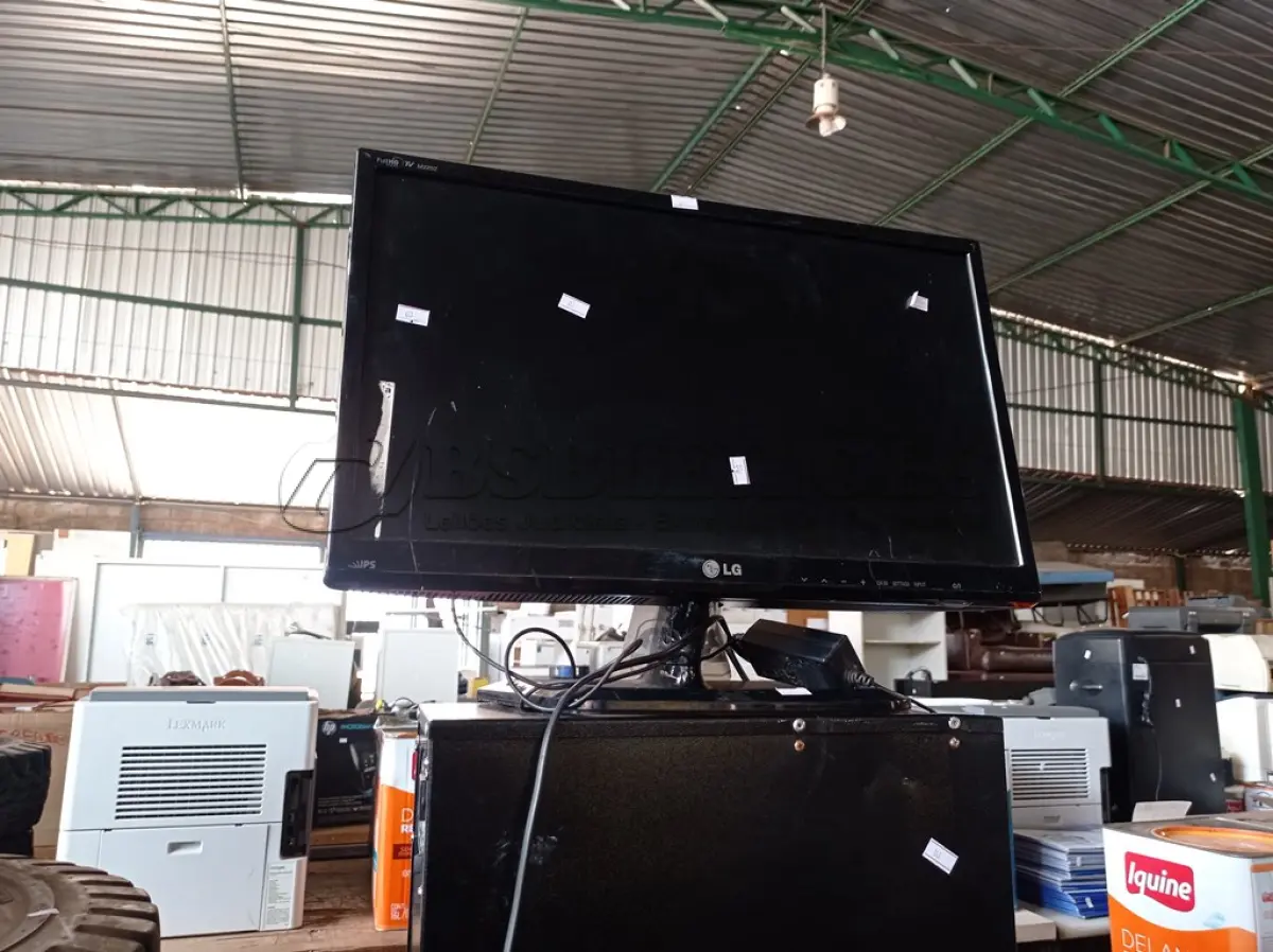 LOTE 352 - 01 DUPLICADORA DE DVD E 01 MONITOR. (NO ESTADO) ATENÇÃO! FAZER A VISITAÇÃO ANTES DE ARREMATAR, NÃO SABEMOS SE FUNCIONA. LEILÃO NÃO TEM GARANTIA E NEM DEVOLUÇÃO, SUJEITO A POSSÍVEIS AVARIAS VISÍVEIS/OCULTAS E/OU AUSÊNCIA DE COMPONENTES.