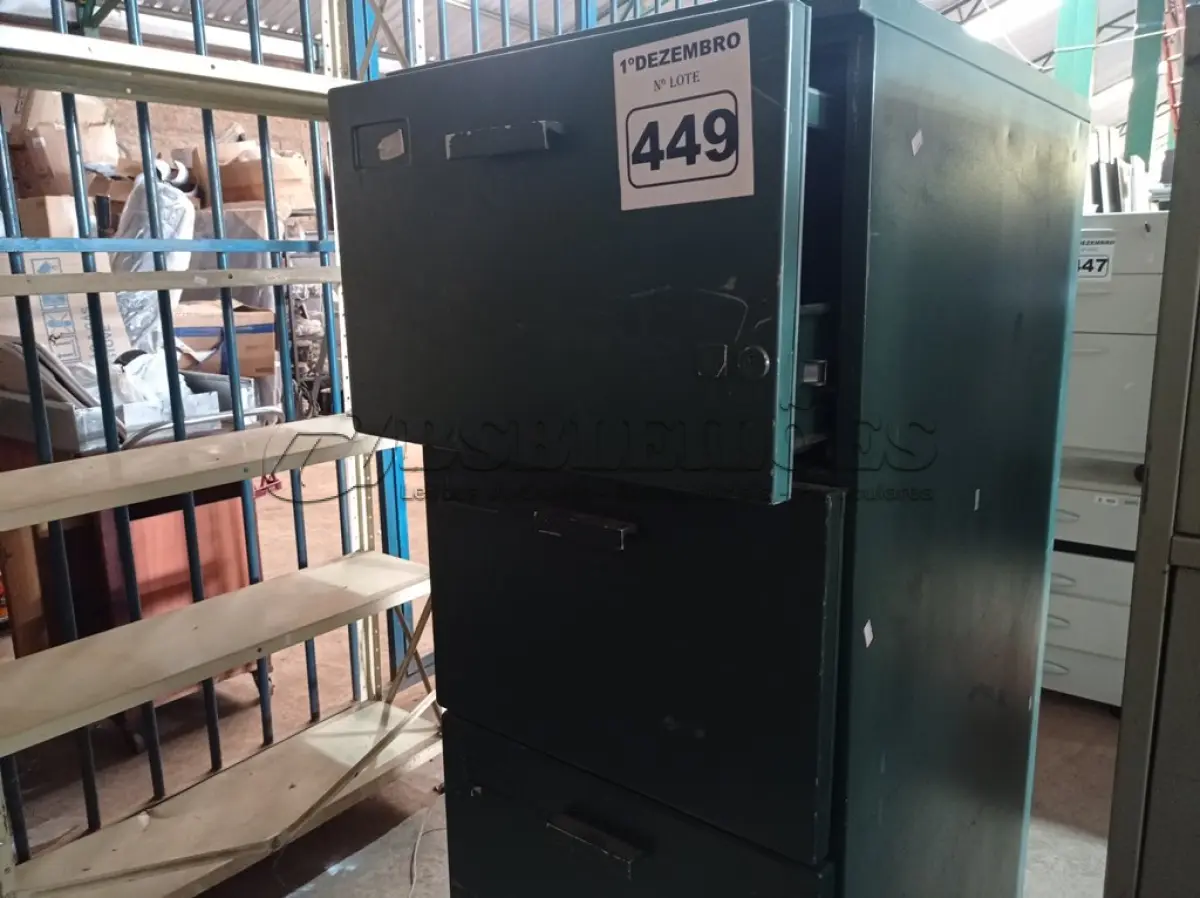 LOTE 449 - 01 ARQUIVO DE AÇO COM 04 GAVETAS. (NO ESTADO) ATENÇÃO! FAZER A VISITAÇÃO ANTES DE ARREMATAR, NÃO SABEMOS SE FUNCIONA. LEILÃO NÃO TEM GARANTIA E NEM DEVOLUÇÃO, SUJEITO A POSSÍVEIS AVARIAS VISÍVEIS/OCULTAS E/OU AUSÊNCIA DE COMPONENTES.