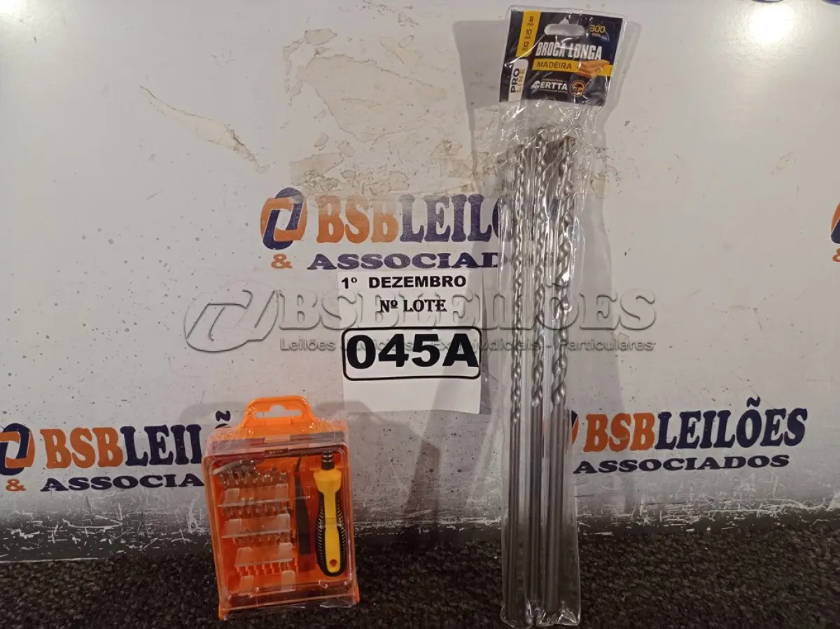 LOTE 045 - 03 BROCAS DE VIDEA 30CM E KIT DE CHAVES DE PRECISÃO. (NO ESTADO) ATENÇÃO! FAZER A VISITAÇÃO ANTES DE ARREMATAR, NÃO SABEMOS SE FUNCIONA. LEILÃO NÃO TEM GARANTIA E NEM DEVOLUÇÃO, SUJEITO A POSSÍVEIS AVARIAS VISÍVEIS/OCULTAS E/OU AUSÊNCIA DE COMPONENTES.