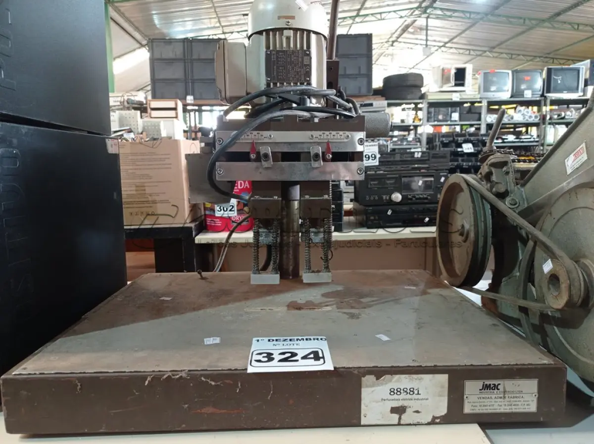 LOTE 324 - 01 GRAMPEADOR INDUSTRIAL. (NO ESTADO) ATENÇÃO! FAZER A VISITAÇÃO ANTES DE ARREMATAR, NÃO SABEMOS SE FUNCIONA. LEILÃO NÃO TEM GARANTIA E NEM DEVOLUÇÃO, SUJEITO A POSSÍVEIS AVARIAS VISÍVEIS/OCULTAS E/OU AUSÊNCIA DE COMPONENTES.