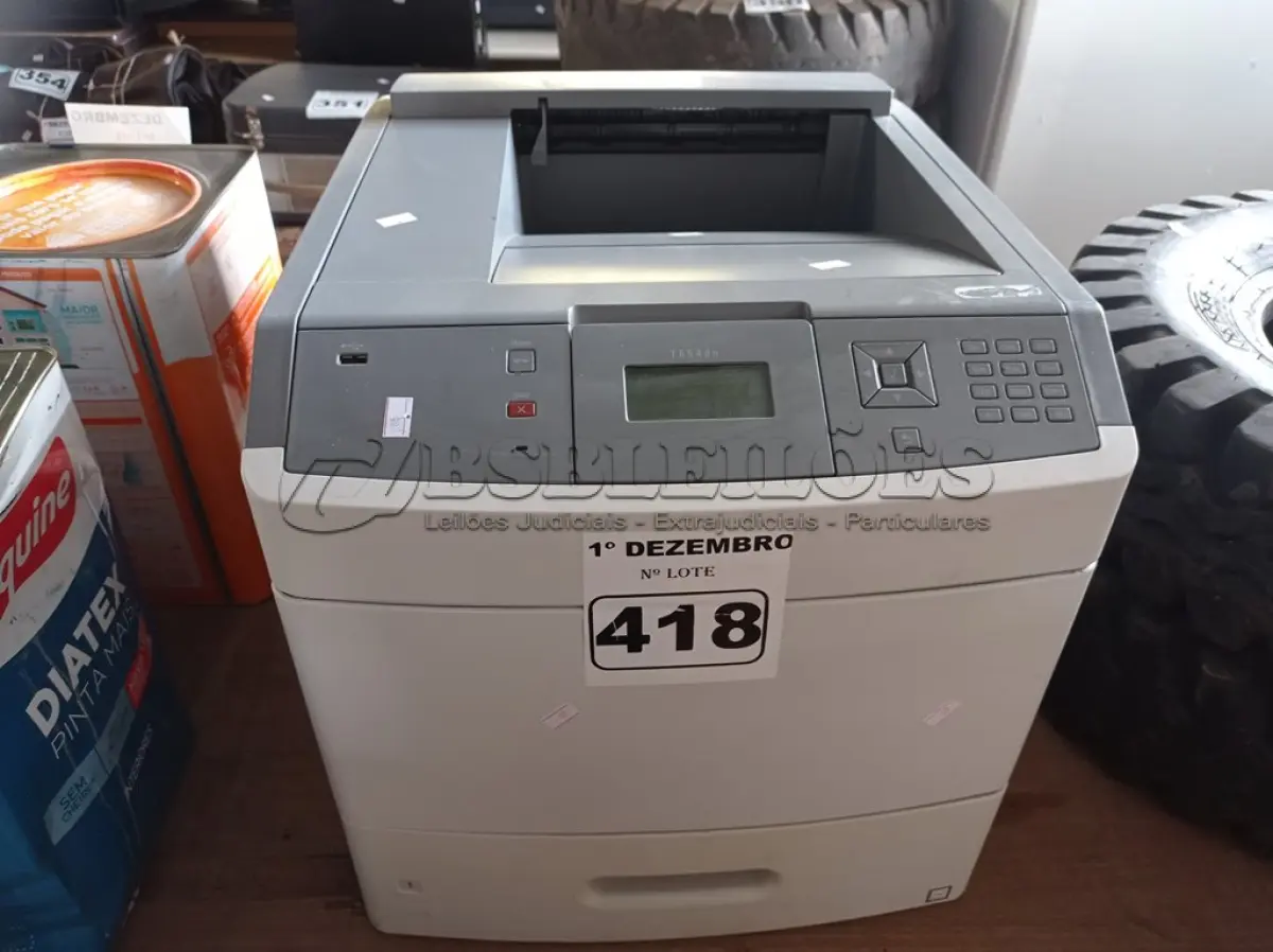 LOTE 418 - 01 IMPRESSORA A LASER LEXMARK T654DN. (NO ESTADO) ATENÇÃO! FAZER A VISITAÇÃO ANTES DE ARREMATAR, NÃO SABEMOS SE FUNCIONA. LEILÃO NÃO TEM GARANTIA E NEM DEVOLUÇÃO, SUJEITO A POSSÍVEIS AVARIAS VISÍVEIS/OCULTAS E/OU AUSÊNCIA DE COMPONENTES.