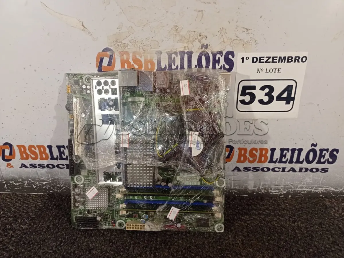LOTE 534 - 01 PLACA MÃE INTEL DG 43GT, 4GB DE MEMÓRIA E PROCESSADOR CORE2 QUAD. (NO ESTADO) ATENÇÃO! FAZER A VISITAÇÃO ANTES DE ARREMATAR, NÃO SABEMOS SE FUNCIONA. LEILÃO NÃO TEM GARANTIA E NEM DEVOLUÇÃO, SUJEITO A POSSÍVEIS AVARIAS VISÍVEIS/OCULTAS E/OU AUSÊNCIA DE COMPONENTES.