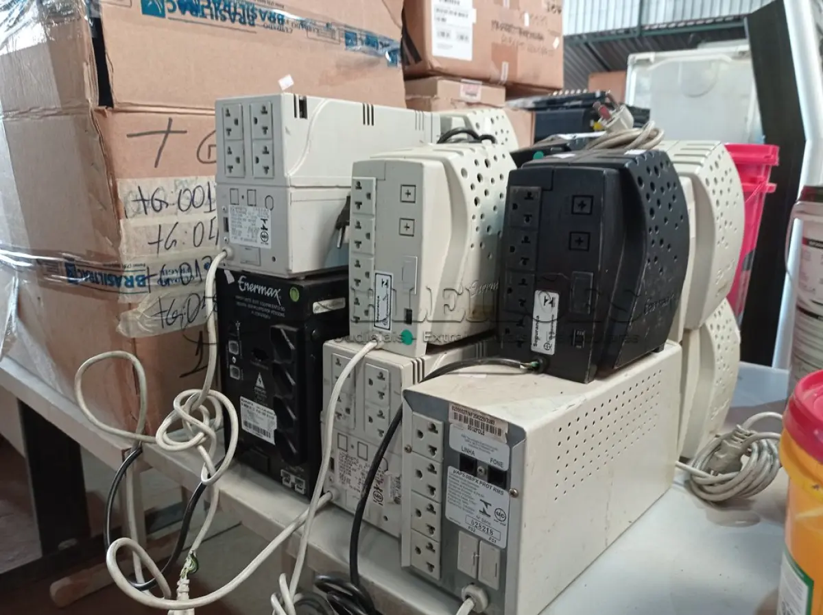 LOTE 317 - 01 NOBREAK E 10 ESTABILIZADORAS MARCAS E MODELOS DIVERSOS. (NO ESTADO) ATENÇÃO! FAZER A VISITAÇÃO ANTES DE ARREMATAR, NÃO SABEMOS SE FUNCIONA. LEILÃO NÃO TEM GARANTIA E NEM DEVOLUÇÃO, SUJEITO A POSSÍVEIS AVARIAS VISÍVEIS/OCULTAS E/OU AUSÊNCIA DE COMPONENTES.