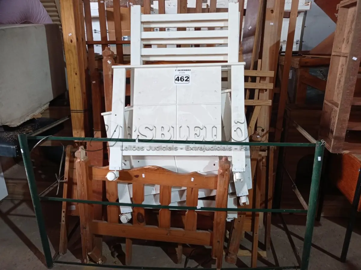 LOTE 462 - 01 ESTRUTURA DE FERRO E VÁRIAS GRADES PARA CAMA. (NO ESTADO) ATENÇÃO! FAZER A VISITAÇÃO ANTES DE ARREMATAR, NÃO SABEMOS SE FUNCIONA. LEILÃO NÃO TEM GARANTIA E NEM DEVOLUÇÃO, SUJEITO A POSSÍVEIS AVARIAS VISÍVEIS/OCULTAS E/OU AUSÊNCIA DE COMPONENTES.