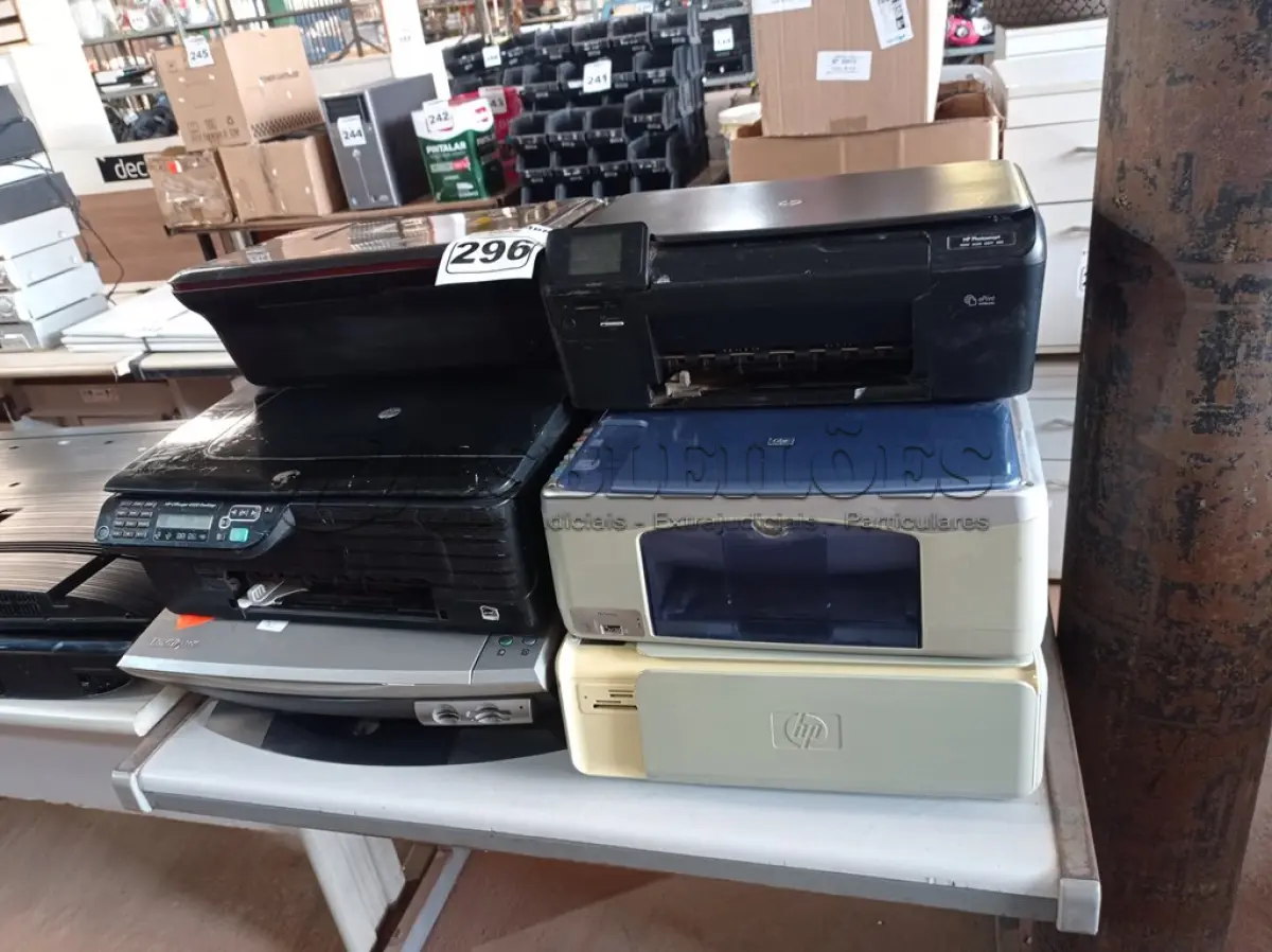 LOTE 296 - 10 IMPRESSORAS MARCAS E MODELOS DIVERSOS PARA RETIRADA DE PEÇAS. (NO ESTADO) ATENÇÃO! FAZER A VISITAÇÃO ANTES DE ARREMATAR, NÃO SABEMOS SE FUNCIONA. LEILÃO NÃO TEM GARANTIA E NEM DEVOLUÇÃO, SUJEITO A POSSÍVEIS AVARIAS VISÍVEIS/OCULTAS E/OU AUSÊNCIA DE COMPONENTES.
