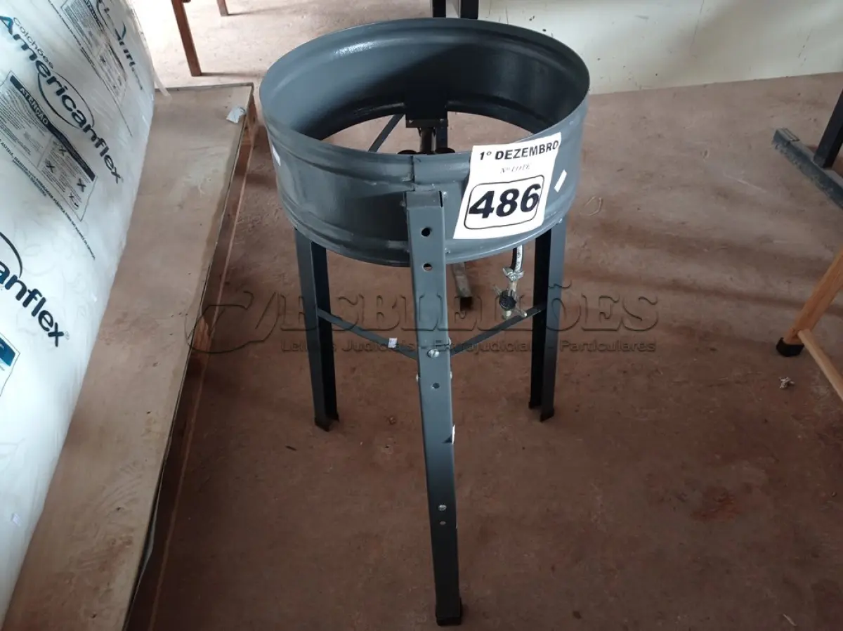 LOTE 486 - 01 FOGÃO DE 01 BOCA. (NO ESTADO) ATENÇÃO! FAZER A VISITAÇÃO ANTES DE ARREMATAR, NÃO SABEMOS SE FUNCIONA. LEILÃO NÃO TEM GARANTIA E NEM DEVOLUÇÃO, SUJEITO A POSSÍVEIS AVARIAS VISÍVEIS/OCULTAS E/OU AUSÊNCIA DE COMPONENTES.