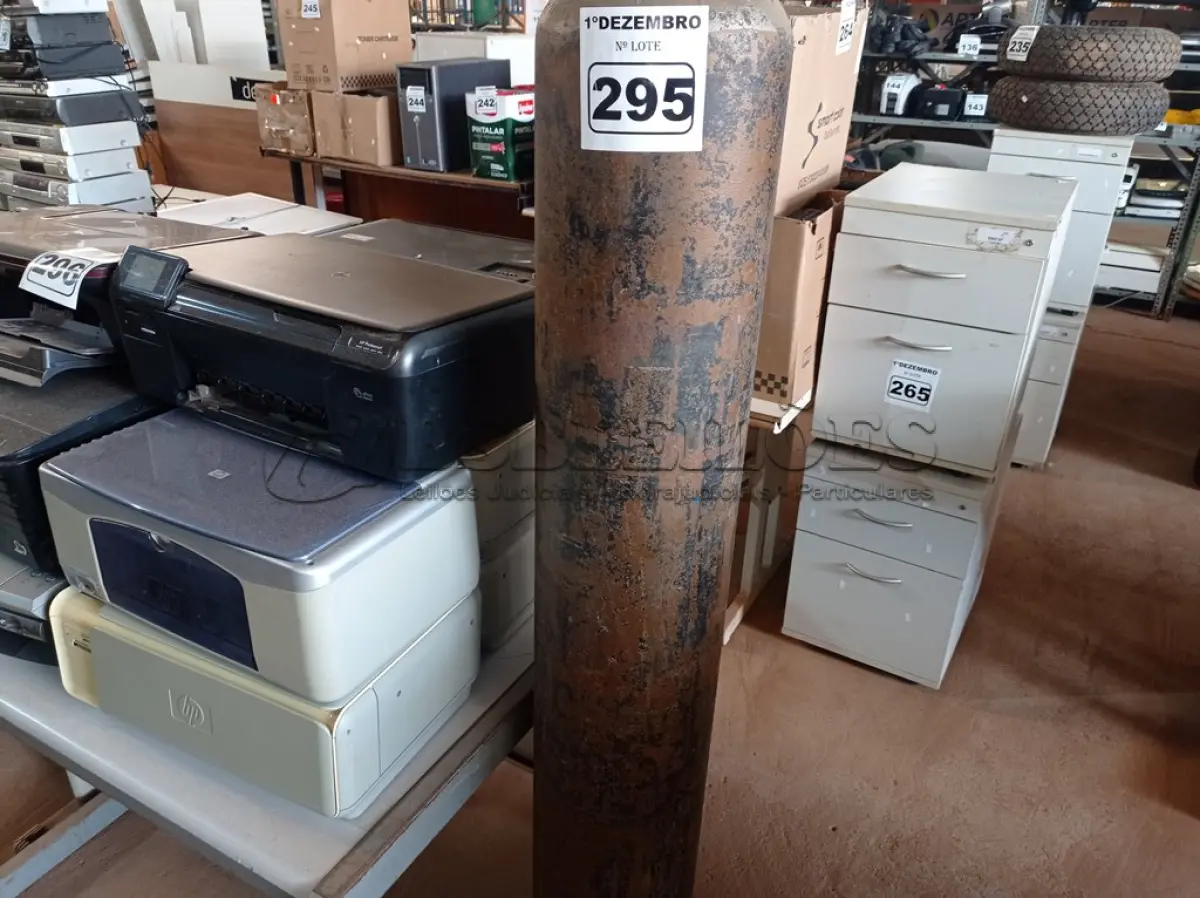 LOTE 295 - 01 CILINDRO. (NO ESTADO) ATENÇÃO! FAZER A VISITAÇÃO ANTES DE ARREMATAR, NÃO SABEMOS SE FUNCIONA. LEILÃO NÃO TEM GARANTIA E NEM DEVOLUÇÃO, SUJEITO A POSSÍVEIS AVARIAS VISÍVEIS/OCULTAS E/OU AUSÊNCIA DE COMPONENTES.