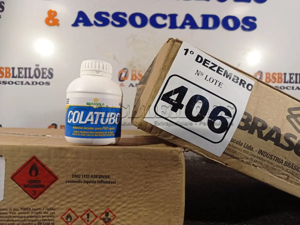 LOTE 406 - 02 CAIXAS COM COLA TUBO ST 175G COM 15 FRASCOS CADA. (NO ESTADO) ATENÇÃO! FAZER A VISITAÇÃO ANTES DE ARREMATAR, NÃO SABEMOS SE FUNCIONA. LEILÃO NÃO TEM GARANTIA E NEM DEVOLUÇÃO, SUJEITO A POSSÍVEIS AVARIAS VISÍVEIS/OCULTAS E/OU AUSÊNCIA DE COMPONENTES.