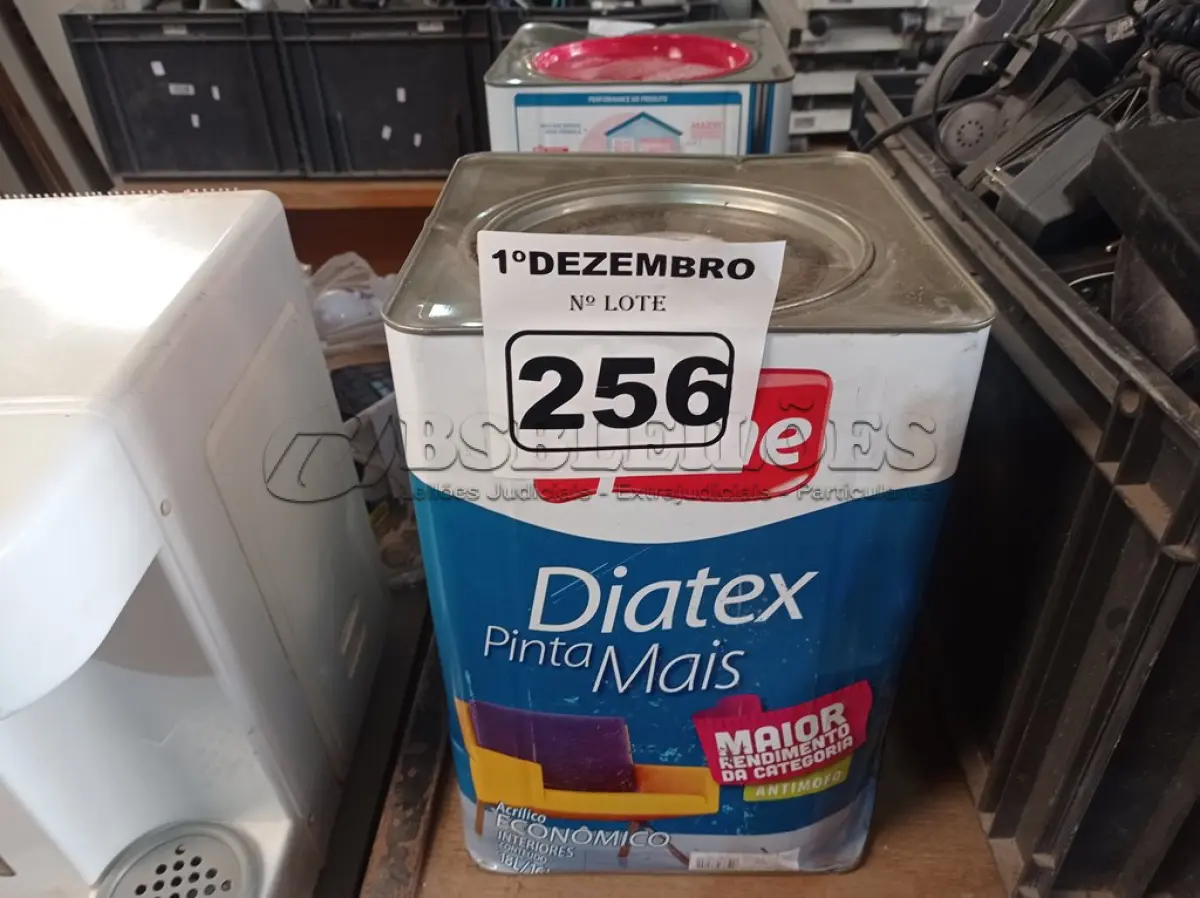 LOTE 256 - 01 LATA DE TINTA IQUINE DIATEX PINTA MAIS 18L FOSCO BASE “P”. (NO ESTADO) ATENÇÃO! FAZER A VISITAÇÃO ANTES DE ARREMATAR, NÃO SABEMOS SE FUNCIONA. LEILÃO NÃO TEM GARANTIA E NEM DEVOLUÇÃO, SUJEITO A POSSÍVEIS AVARIAS VISÍVEIS/OCULTAS E/OU AUSÊNCIA DE COMPONENTES.