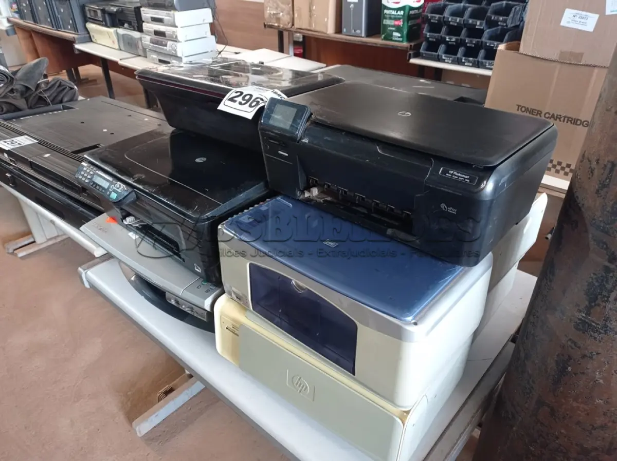 LOTE 296 - 10 IMPRESSORAS MARCAS E MODELOS DIVERSOS PARA RETIRADA DE PEÇAS. (NO ESTADO) ATENÇÃO! FAZER A VISITAÇÃO ANTES DE ARREMATAR, NÃO SABEMOS SE FUNCIONA. LEILÃO NÃO TEM GARANTIA E NEM DEVOLUÇÃO, SUJEITO A POSSÍVEIS AVARIAS VISÍVEIS/OCULTAS E/OU AUSÊNCIA DE COMPONENTES.