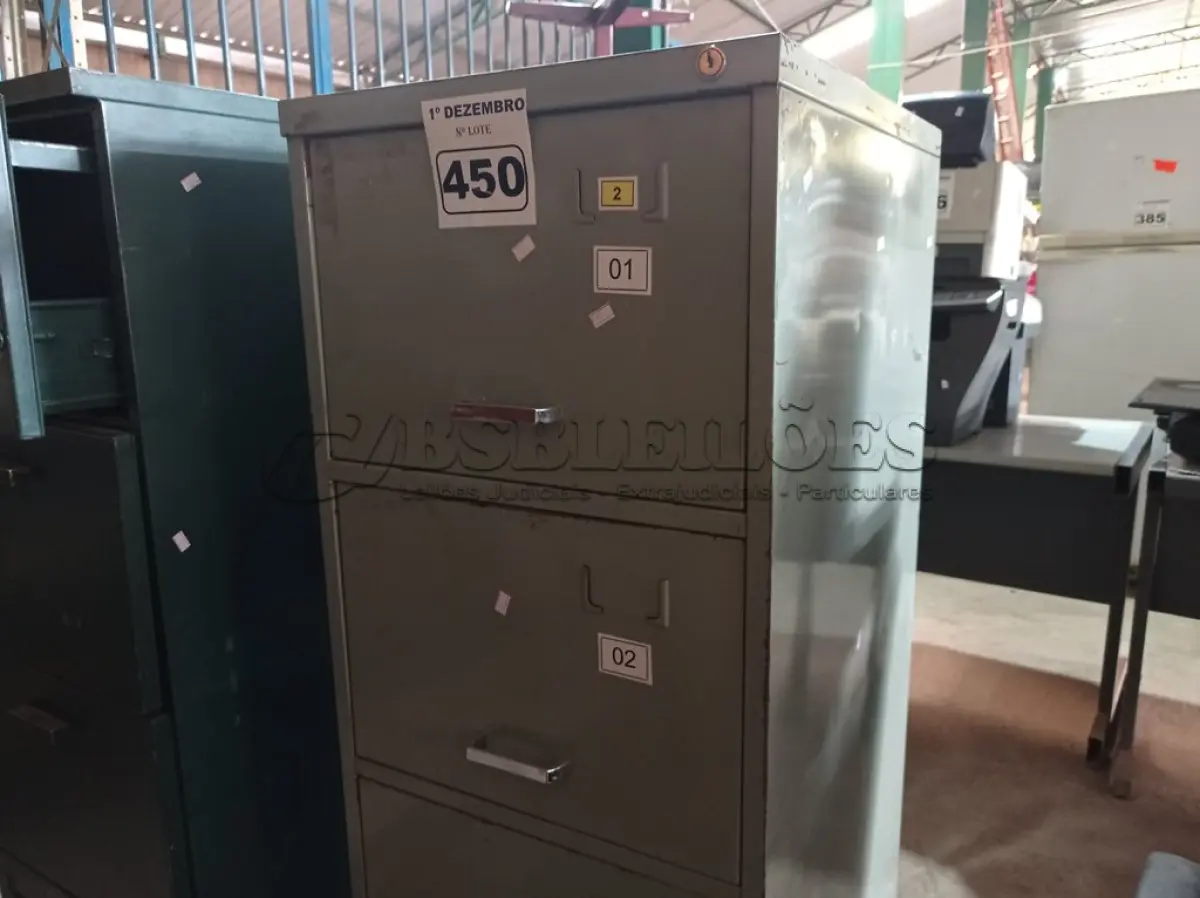 LOTE 450 - 01 ARQUIVO DE AÇO COM 04 GAVETAS. (NO ESTADO) ATENÇÃO! FAZER A VISITAÇÃO ANTES DE ARREMATAR, NÃO SABEMOS SE FUNCIONA. LEILÃO NÃO TEM GARANTIA E NEM DEVOLUÇÃO, SUJEITO A POSSÍVEIS AVARIAS VISÍVEIS/OCULTAS E/OU AUSÊNCIA DE COMPONENTES.