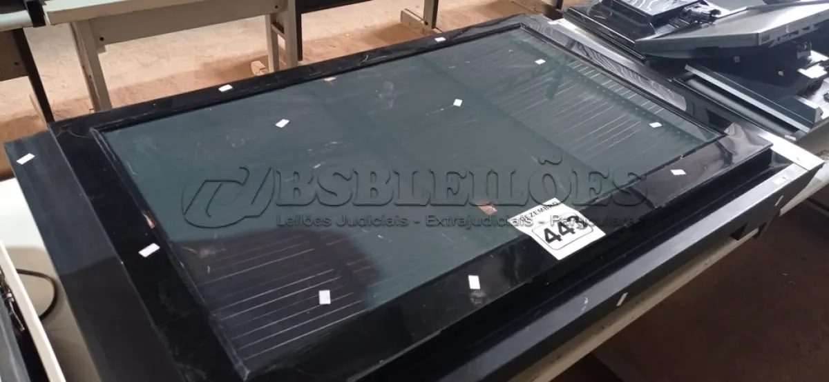 LOTE 443 - 01 TV LG 42” POL PARA RETIRADA DE PEÇAS. (NO ESTADO) ATENÇÃO! FAZER A VISITAÇÃO ANTES DE ARREMATAR, NÃO SABEMOS SE FUNCIONA. LEILÃO NÃO TEM GARANTIA E NEM DEVOLUÇÃO, SUJEITO A POSSÍVEIS AVARIAS VISÍVEIS/OCULTAS E/OU AUSÊNCIA DE COMPONENTES.