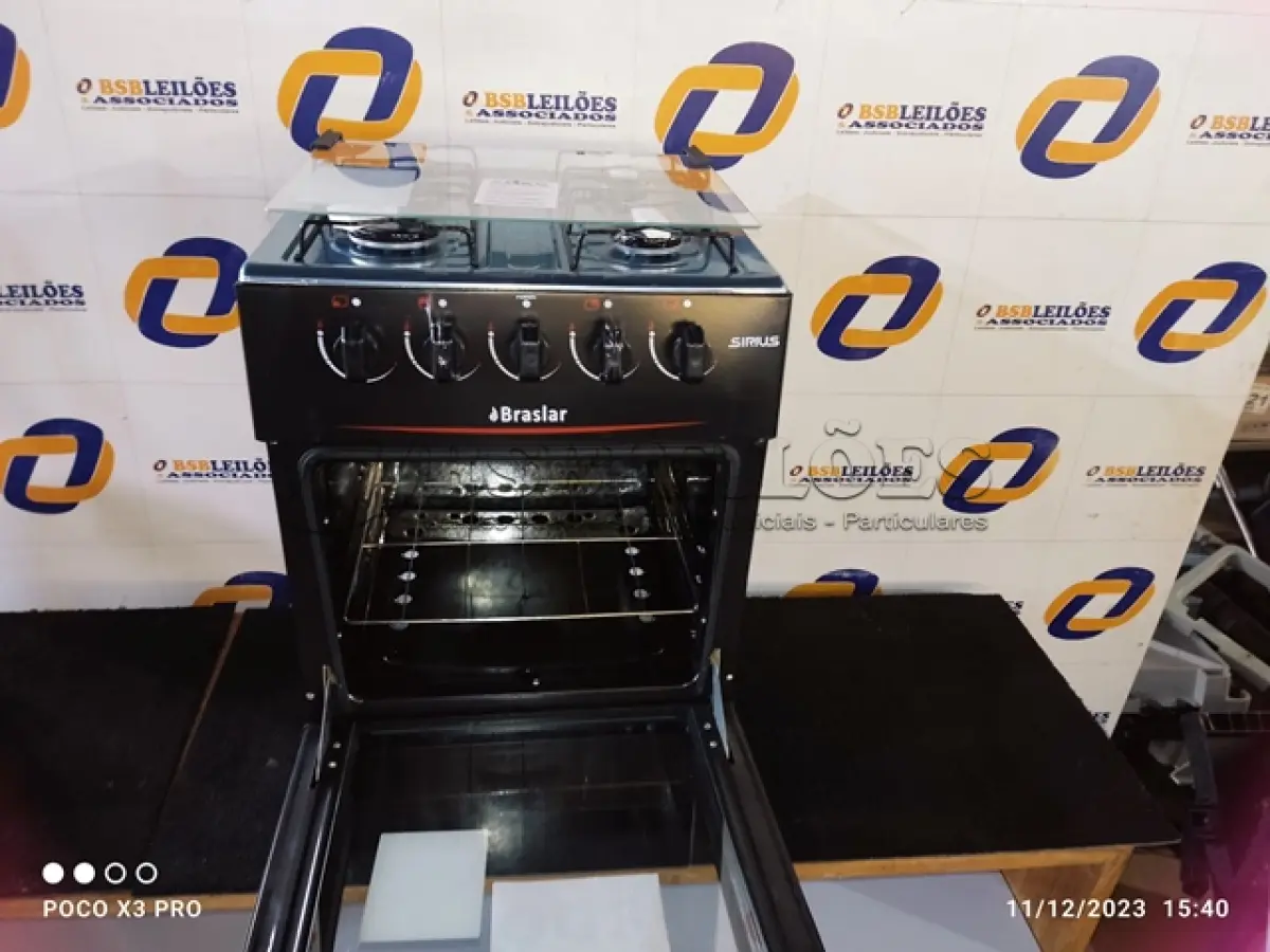 LOTE 003 - 01 - FOGÃO DE PISO 4 BOCAS BRASLAR SIRIUS PRETO (NO ESTADO, NÃO SABEMOS SE FUNCIONA. LEILÃO NÃO TEM GARANTIA E NEM DEVOLUÇÃO, SUJEITO A POSSÍVEIS AVARIAS VISÍVEIS/OCULTAS E/OU AUSÊNCIA DE COMPONENTES)